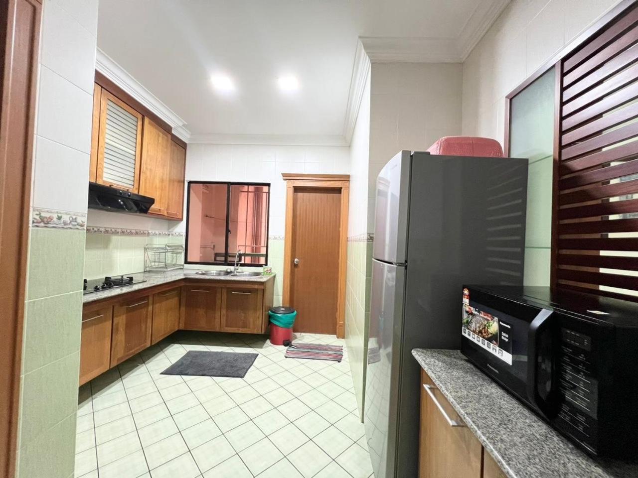 Marina Court Vacation Home 3 Bedrooms - Кота-Кинабалу Экстерьер фото