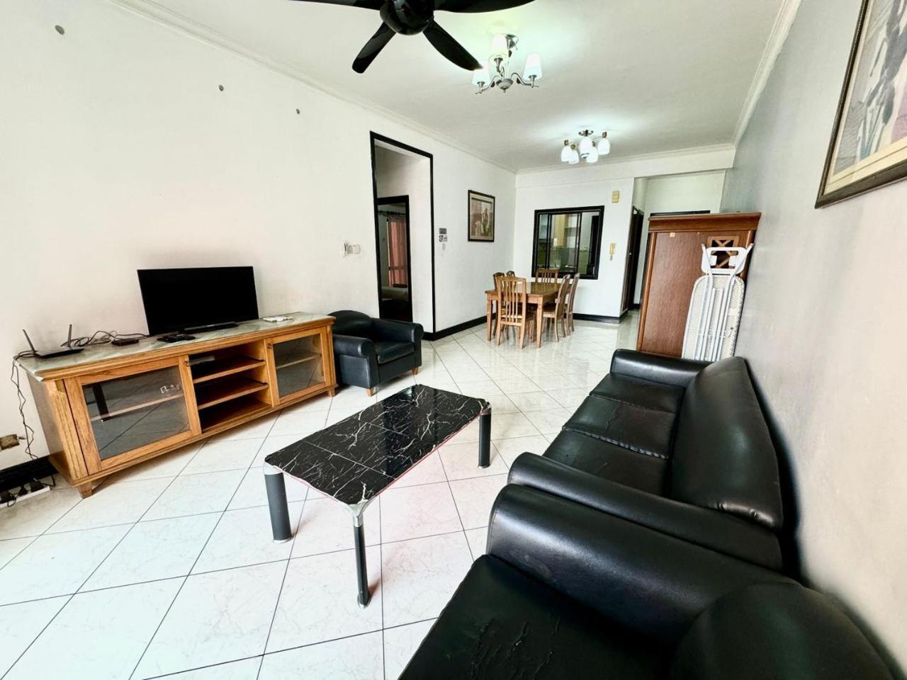Marina Court Vacation Home 3 Bedrooms - Кота-Кинабалу Экстерьер фото